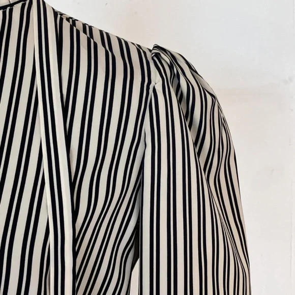 Vintage cottage style striped black and white top - Picture 2 of 9